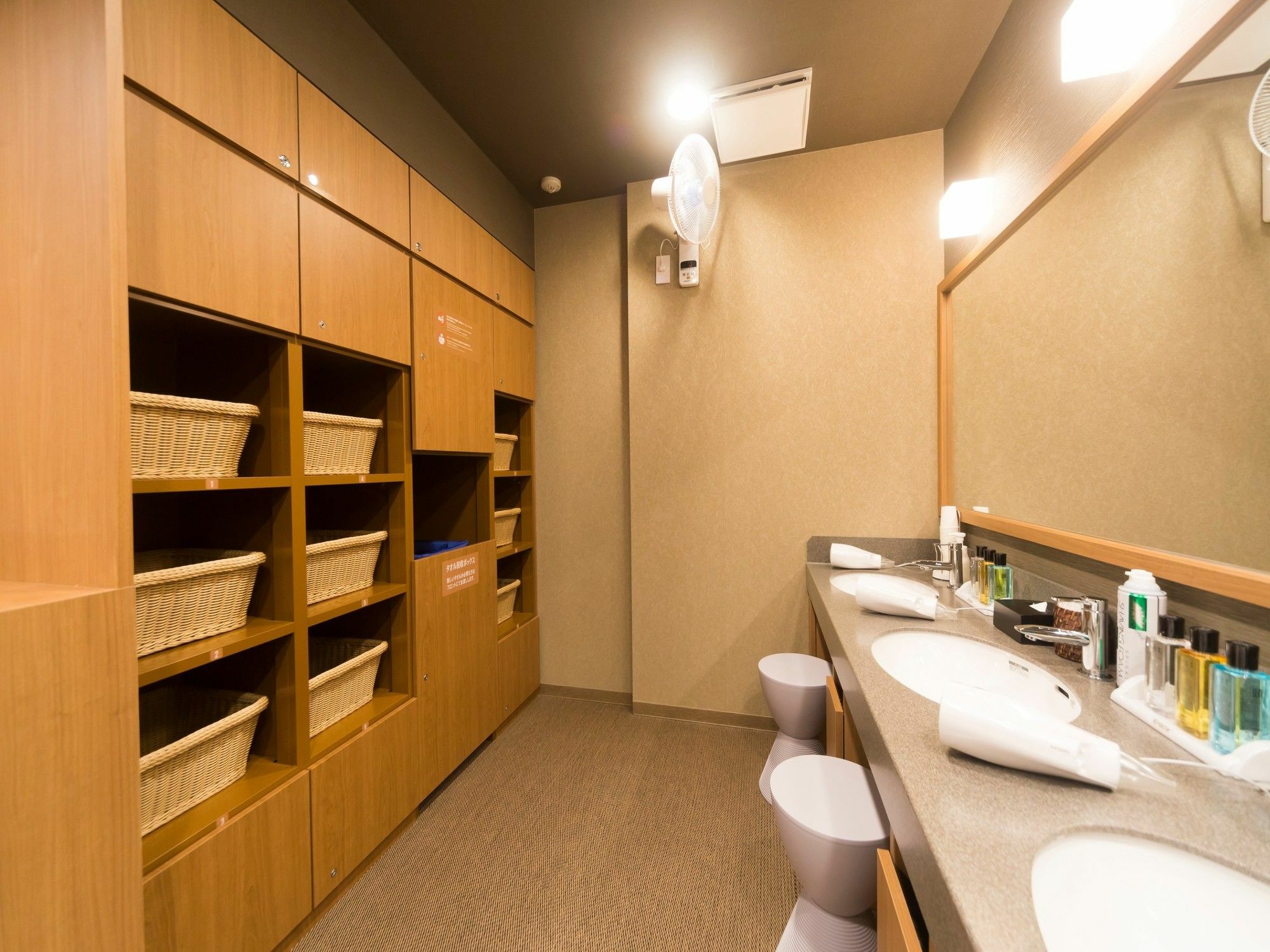 Global Suidobashi Capsule hotel