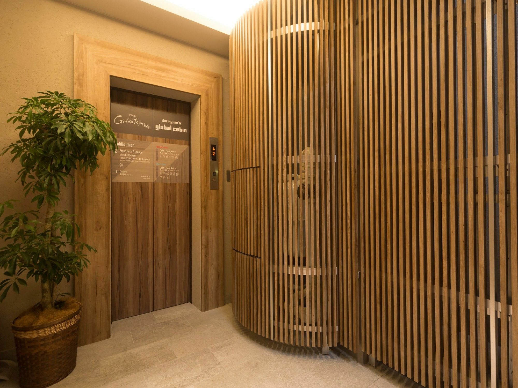 Capsule hotel Global Suidobashi 2*