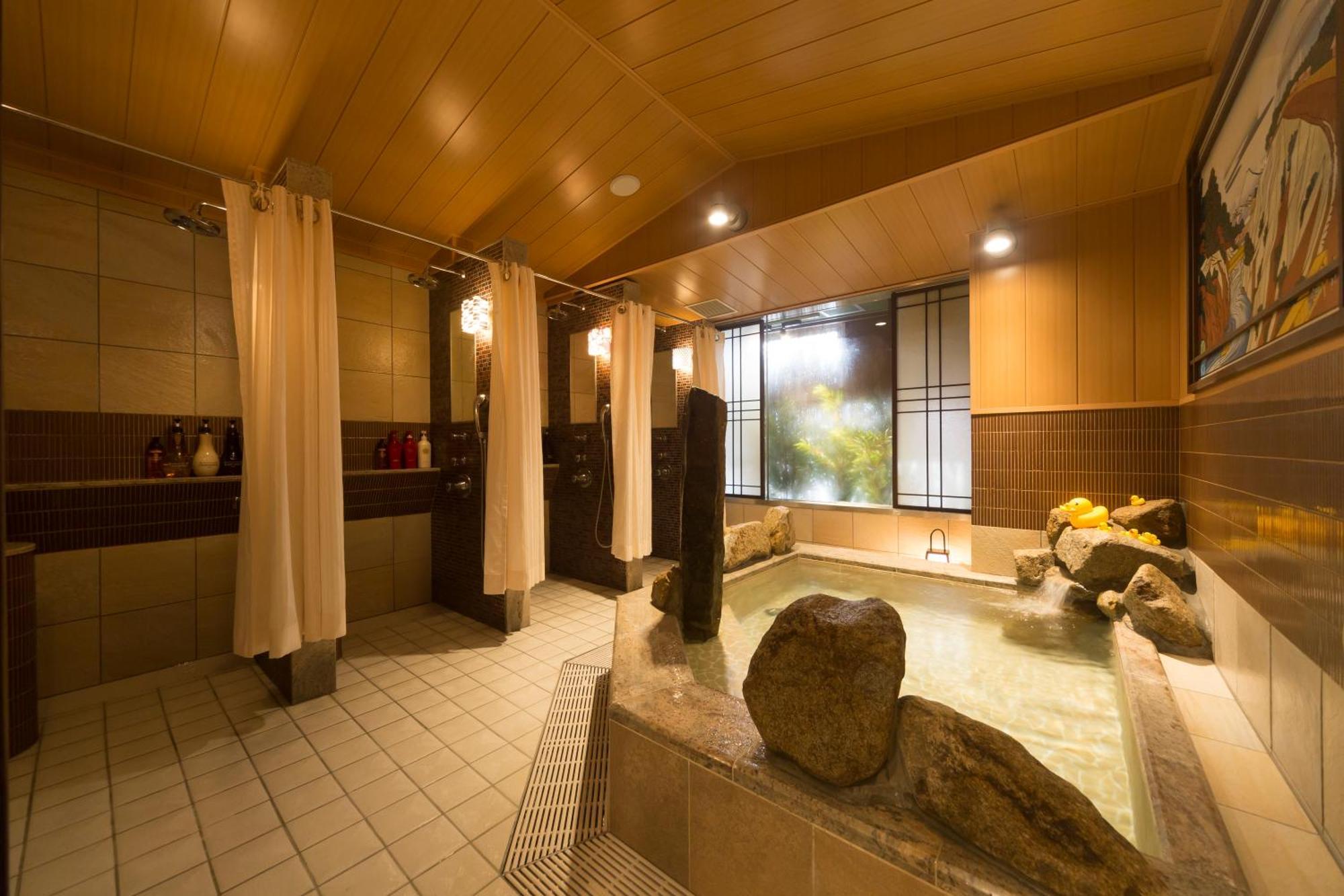 Capsule hotel Global Suidobashi Tokyo