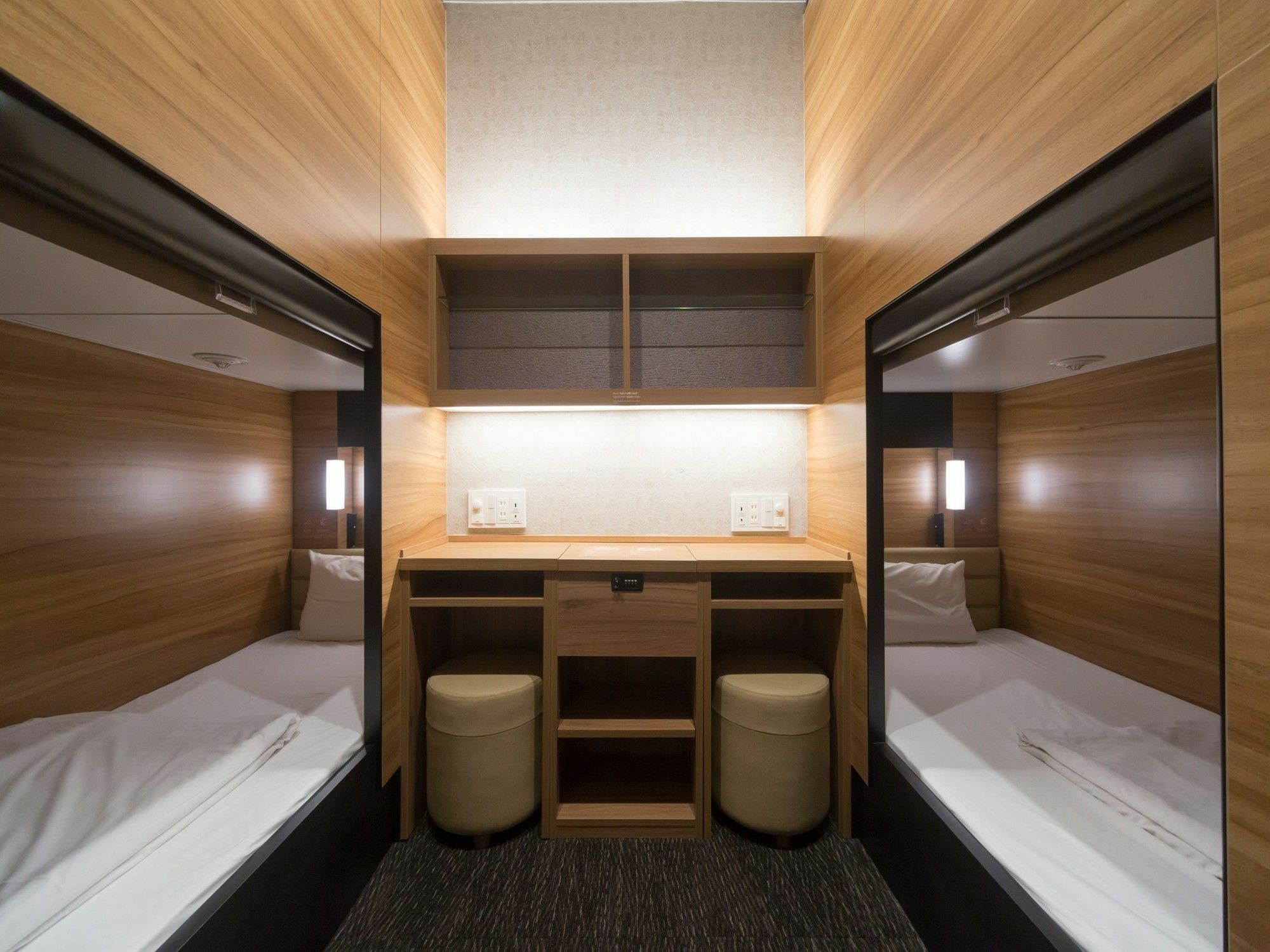 Capsule hotel Global Suidobashi Tokyo