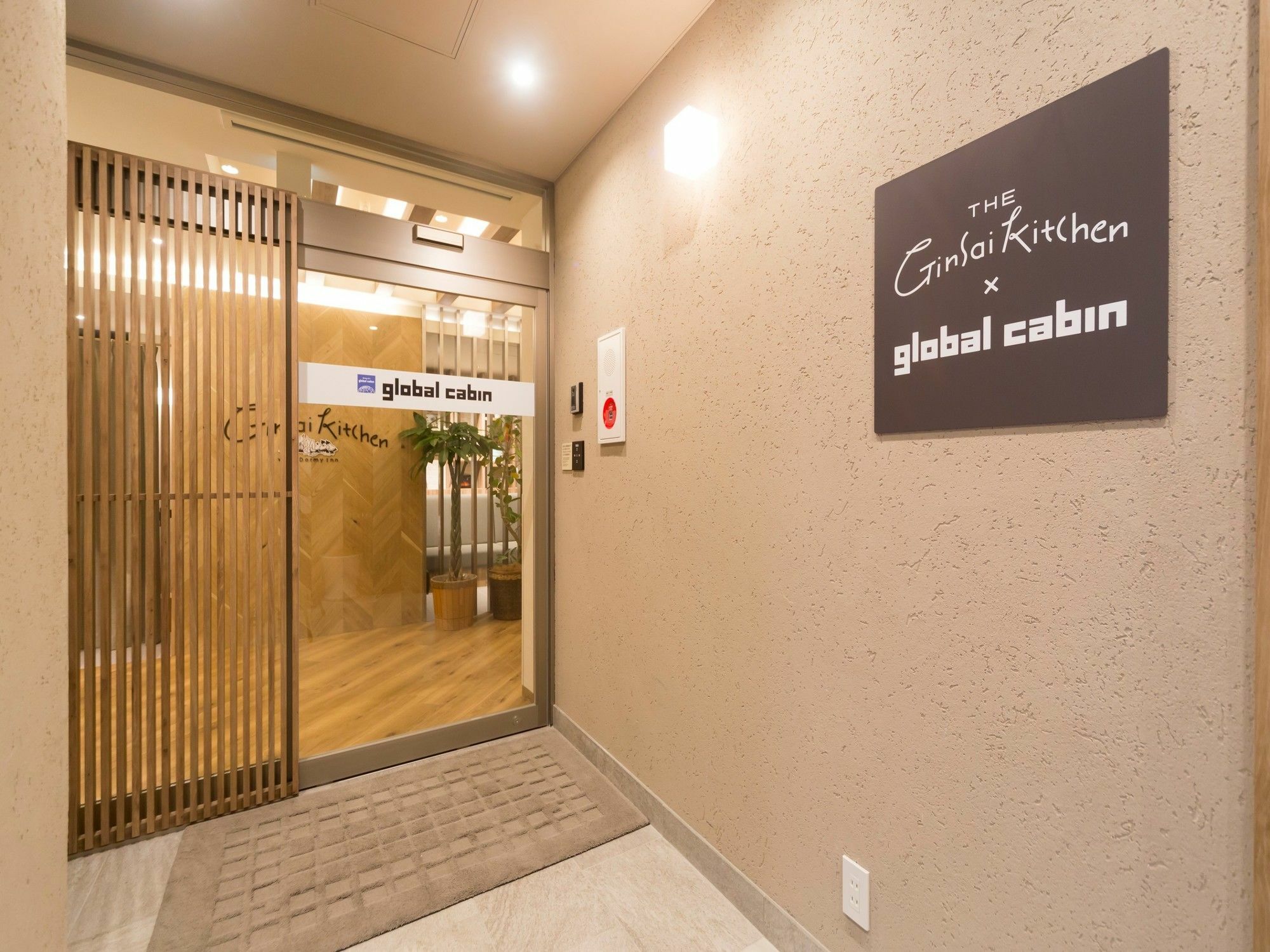 Capsule hotel Global Suidobashi 2*