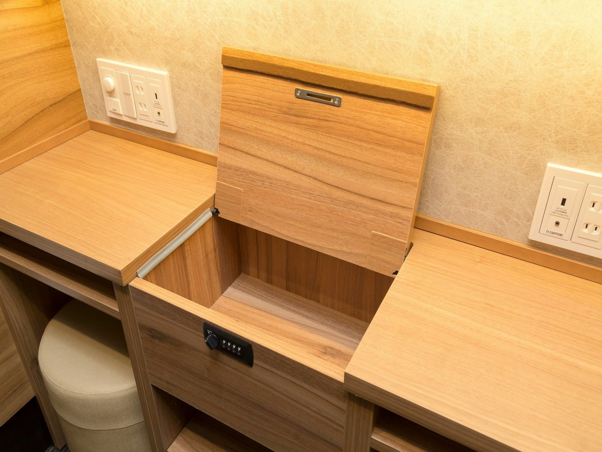 Capsule hotel Global Suidobashi Tokyo